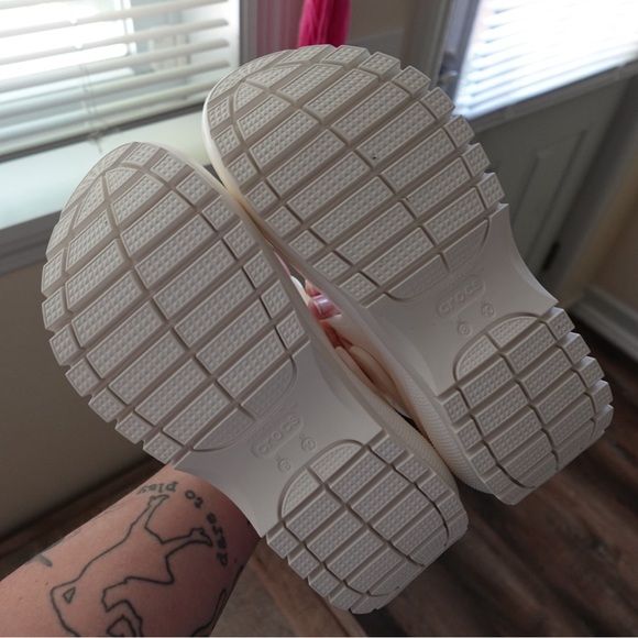 Crocs Mega Crush Sandals White - Picture 6 of 11